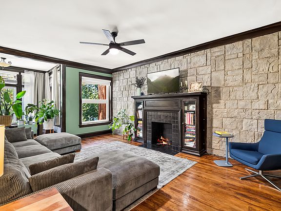3rd image of 660 E 51st St #2W