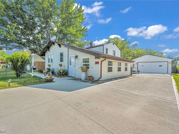 804 East Dr, Sheffield Lake, OH 44054