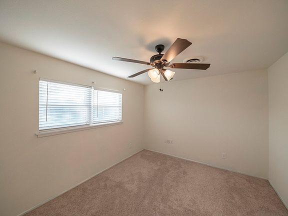 5th image of 4303 Greenbriar Dr