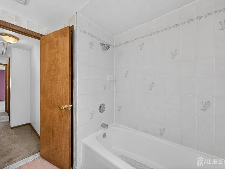 95 Pine St — Photo 12