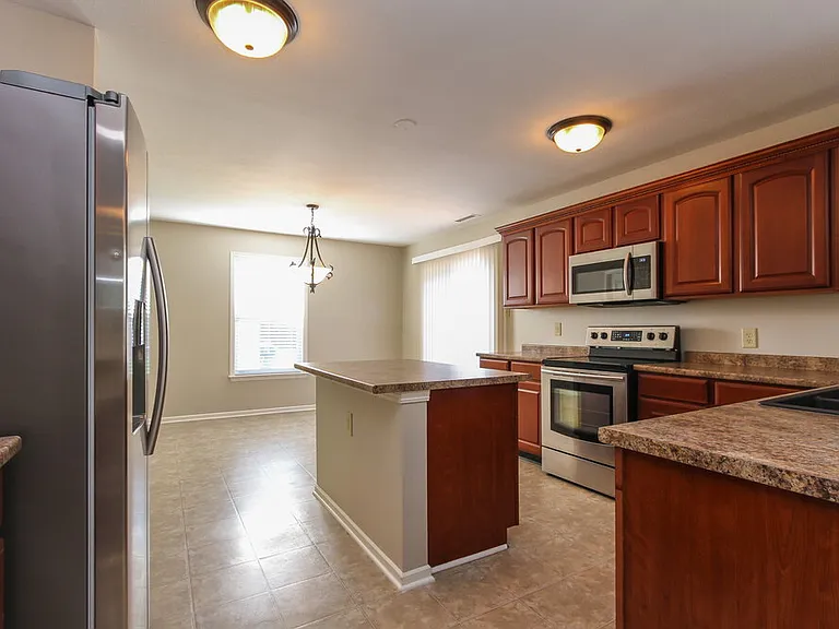10718 Pavilion Dr — Photo 6