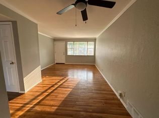 240 Solon Dr APT B, Ballwin, MO 63021