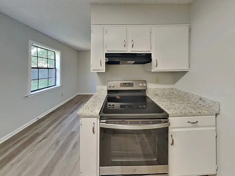 7406 Doncaster Ln — Photo 4