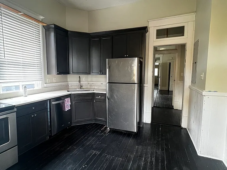 115 W 37th St — Photo 17