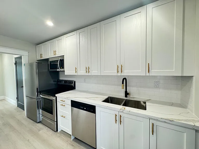 931 Main St E #4 — Photo 19