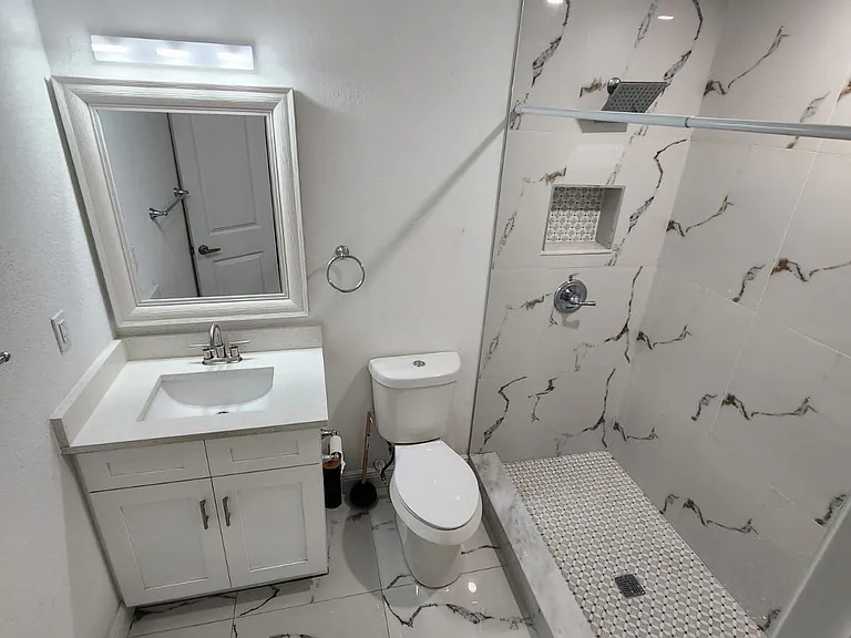 1605 N Gomez Ave — Photo 24