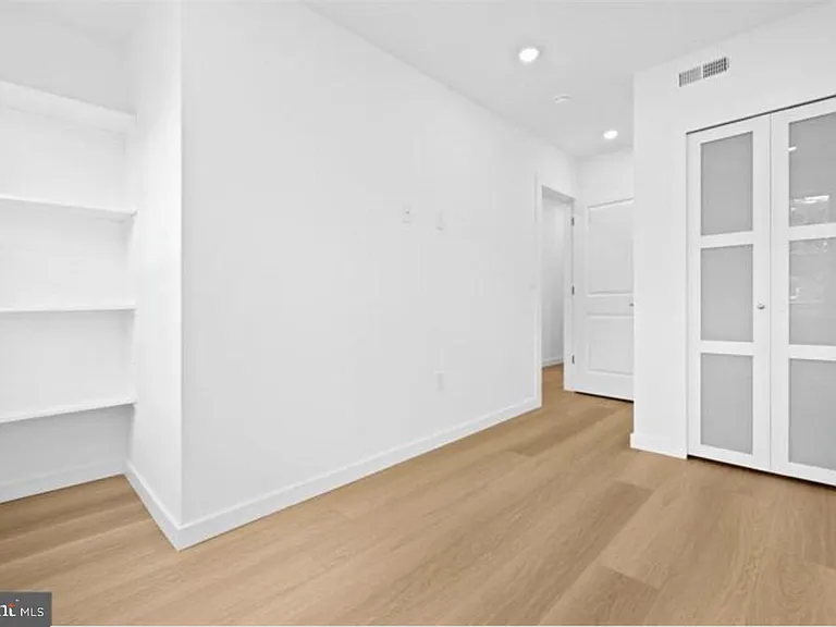 2215 N Mutter St — Photo 17