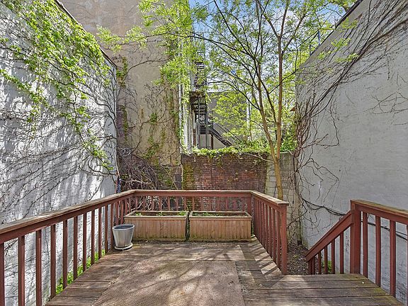 2nd image of 271 Columbia St APT 1