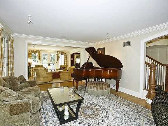 5th image of 540 Innsbruck Ave