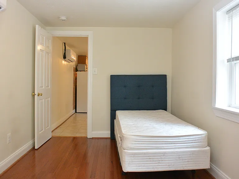 922 Light St #A — Photo 2