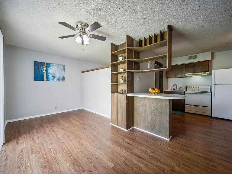 Shady Hollow Apartments — Photo 7