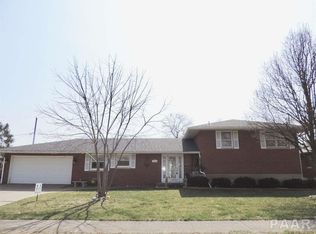 1412 James Rd, Pekin, IL 61554