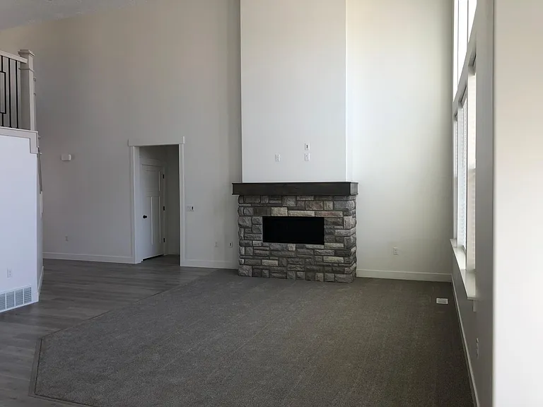 493 W Woodland Rd — Photo 6