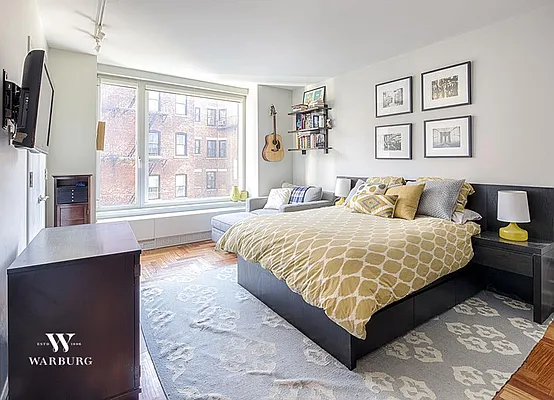 Sold by Warburg | media 5