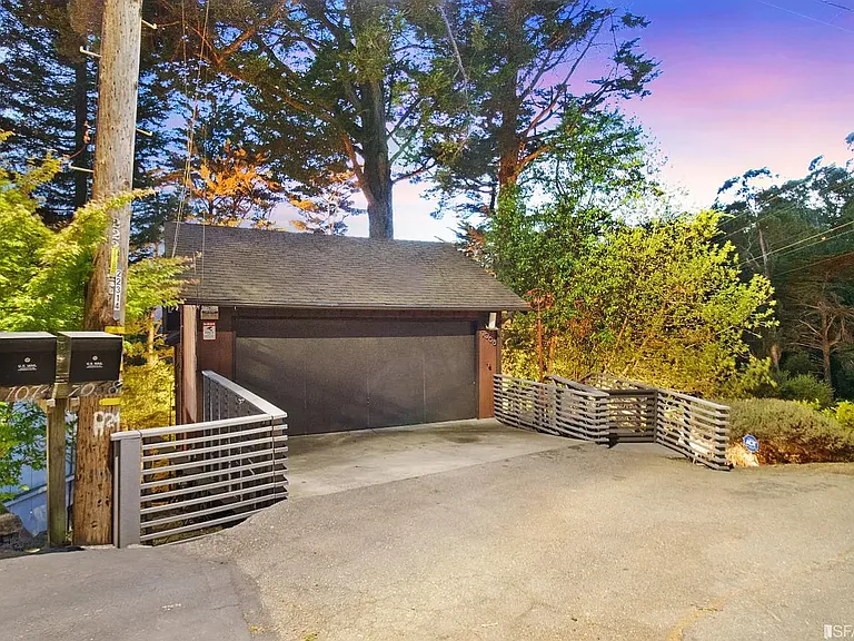 7068 Sayre Dr — Photo 34
