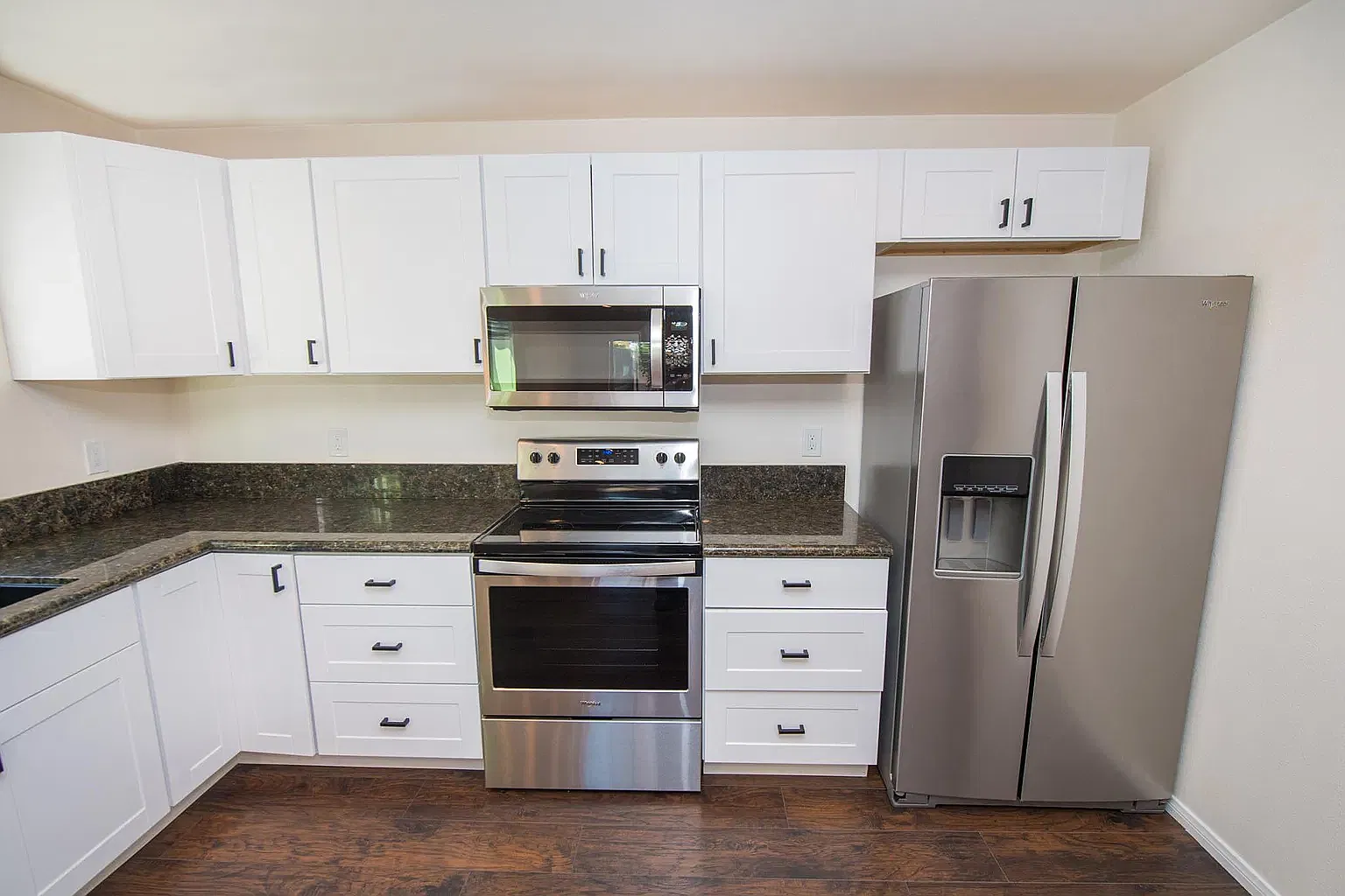 3 bed, 1055 sqft, $3,100 — Photo 4