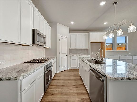 3rd image of 3900 Yarrow Dr