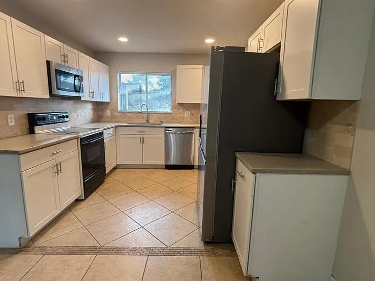 4817 Landover Cir — Photo 29