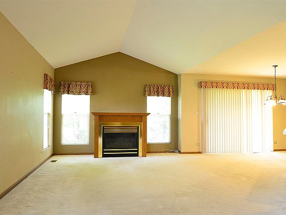 5th image of 105 Ione Dr Unit A
