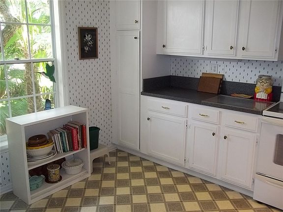 5th image of 1300 E Ivy Ct #210