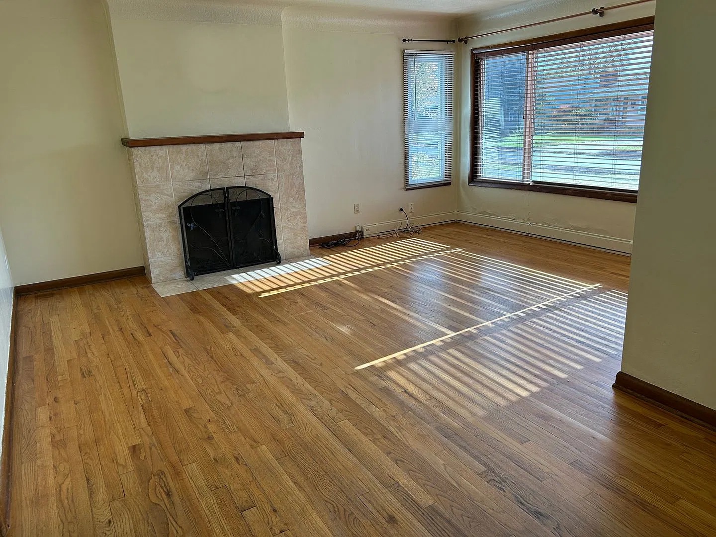Beautiful Two Bedroom Home With Fenced In Backyard! — Photo 2