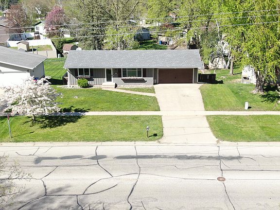 2nd image of 1020 Pioneer Rd
