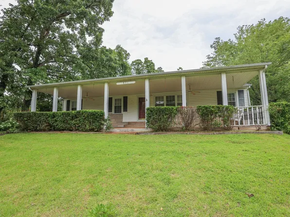 831 E 7th Ave, Calvert City, KY 42029