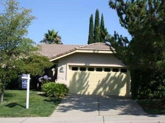 3rd image of 105 Farham Dr