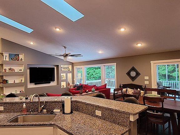 Den & Dining Area
