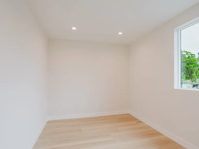 8909 Wakefield Ave — Photo 9