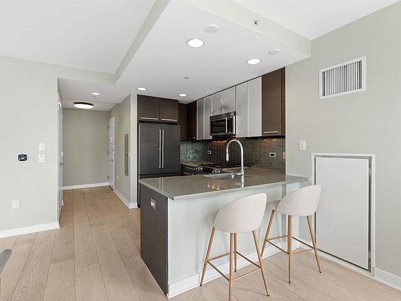 5th image of 2 2nd St APT 3606