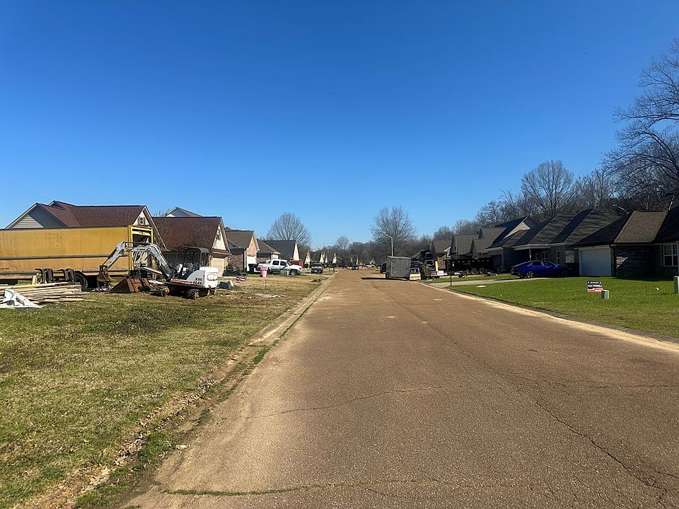 2nd image of 128 Shadow Ln