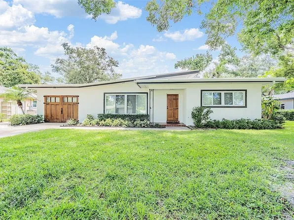 559 Oakwood Dr, Largo, FL 33771