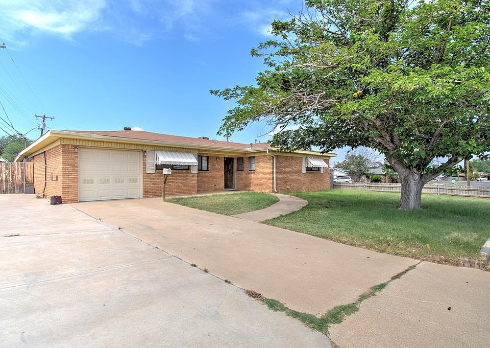 1st image of 2403 Oakwood Dr