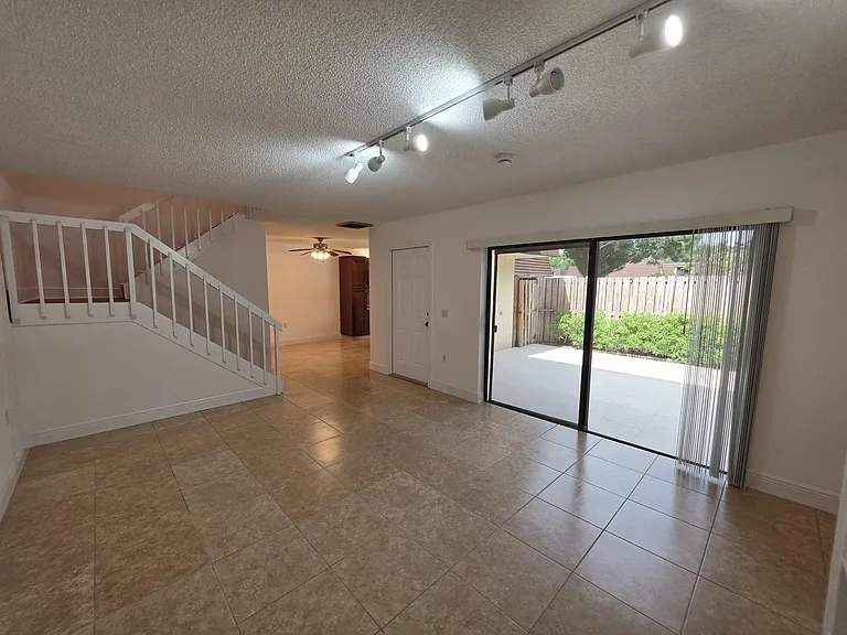 708 7th Ln — Photo 11