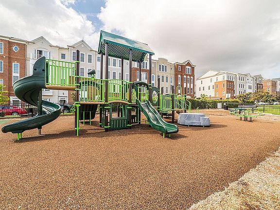 5th image of 2108 Abbottsbury Way