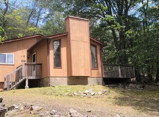 2227 Overlook Dr, Tobyhanna, PA