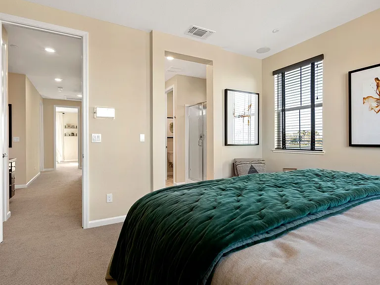 Spacious Townhomes in Provence at Natomas — Photo 33