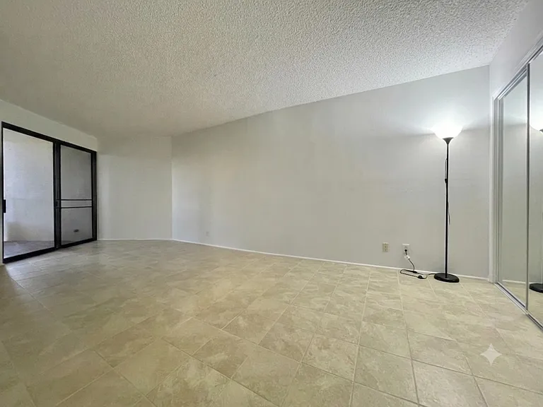 555 Hahaione St #1E-1 — Photo 7