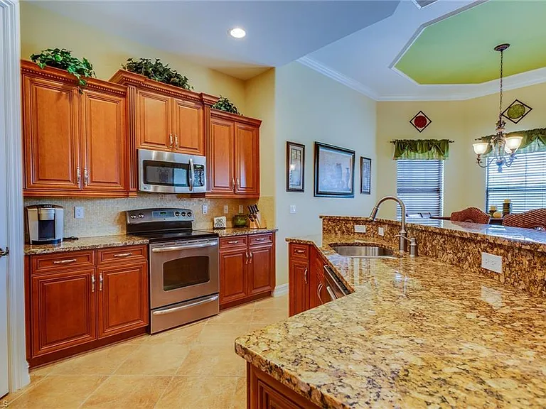 7771 Cottesmore Dr — Photo 9