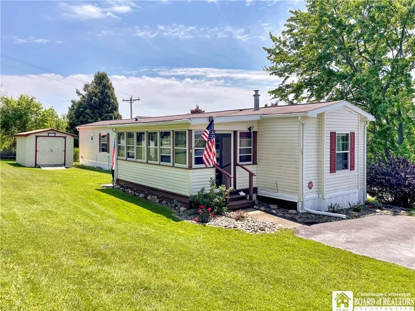 157 Greenhurst Village Dr, Jamestown, NY 14701