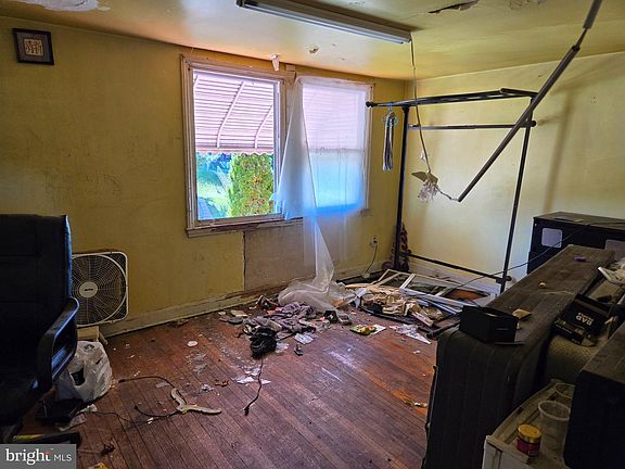 4th image of 2524 Riggs Ave