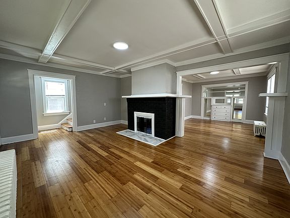 4th image of 328 Churchill St