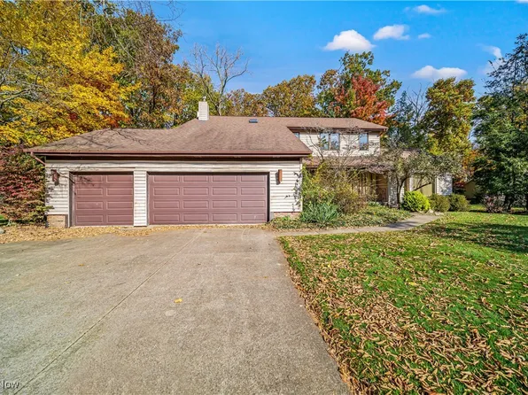 8527 Harvest Home Dr, Mentor, OH 44060