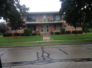 1400 Blackhawk Trl #6, Waukesha, WI 53186