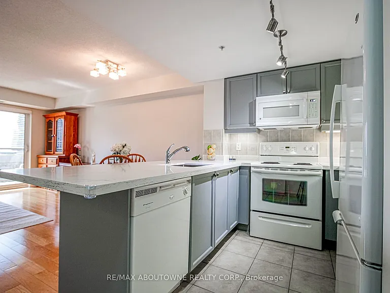 350 Princess Royal Dr #1002 — Photo 6