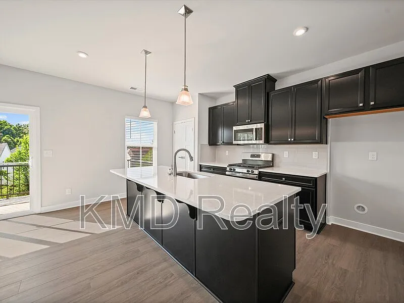 3 bed, 2.5 bath, 1978 sqft, $2,200 — Photo 4