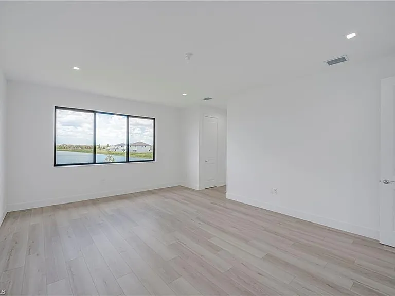4775 Quercia Dr — Photo 21