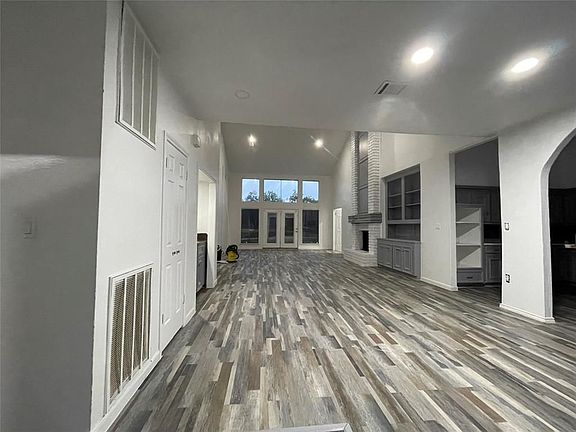 2nd image of 2027 Woodland Dr