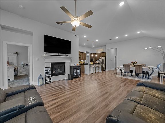 2nd image of 377 Edmund Ln